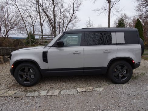 New 2026 Land Rover Defender 110 S image 9