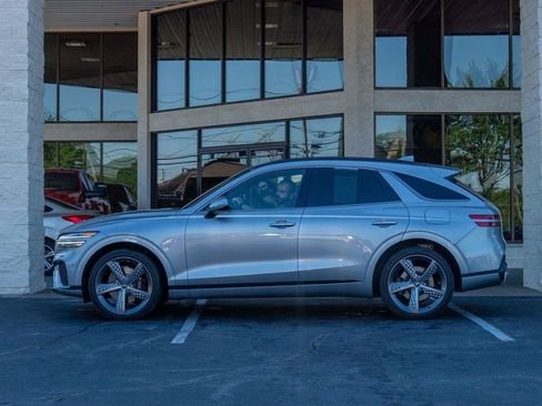 Used 2023 Genesis GV70 2.5T w/ Sport Prestige Package AWD/4WD image 5