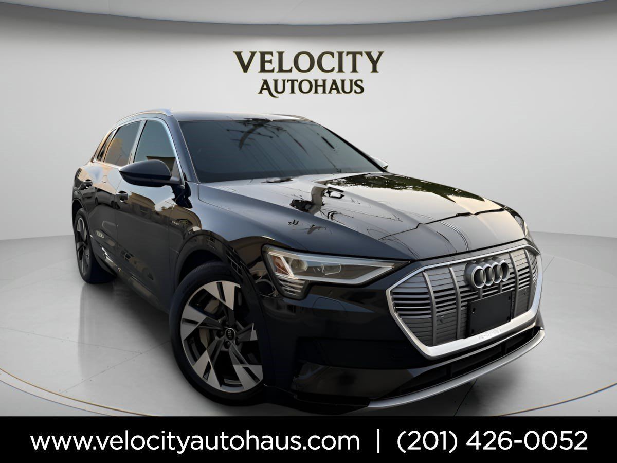 Used 2022 Audi e-tron Premium AWD/4WD image 1