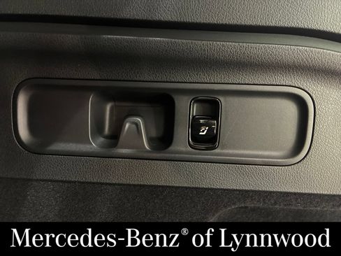 Used 2023 Mercedes-Benz GLC 300 4MATIC image 8