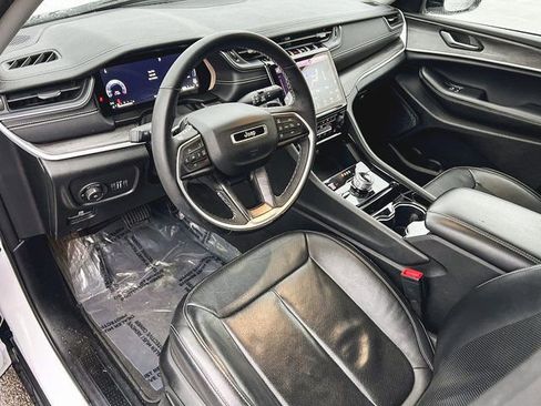 Used 2023 Jeep Grand Cherokee Limited w/ Luxury Tech Group II image 11