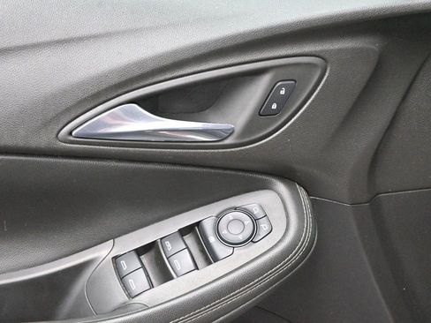 Used 2023 Buick Encore GX Preferred w/ Cold Weather Comfort Package FWD image 11