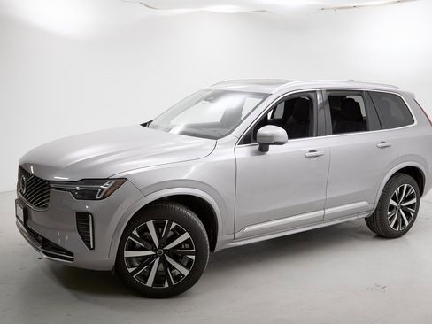 New 2026 Volvo XC90 B6 Core image 2