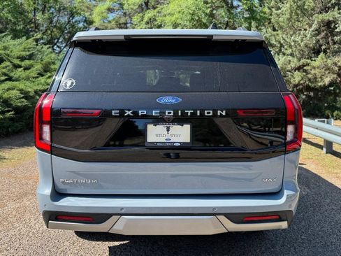 Used 2025 Ford Expedition Max Platinum w/ Platinum Ultimate Package image 6
