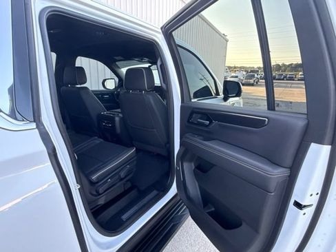 Used 2025 GMC Yukon XL Elevation RWD image 18