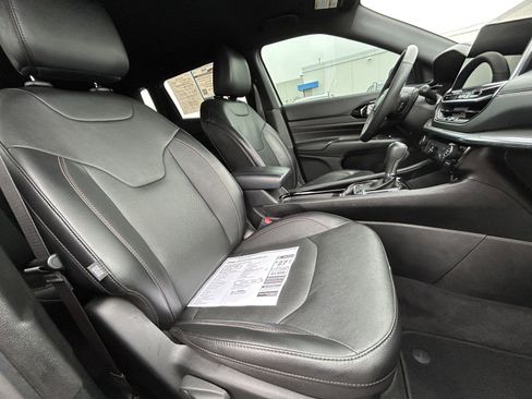 Used 2023 Jeep Compass Limited image 18