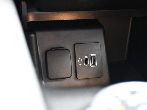 Used 2025 Ford Explorer Active AWD/4WD image 28