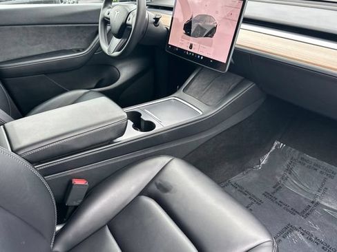 Used 2022 Tesla Model Y Long Range AWD/4WD image 18