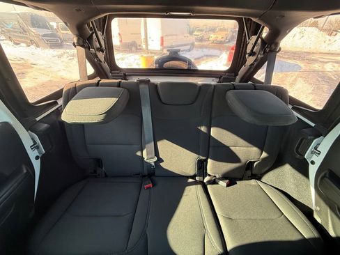 Used 2021 Jeep Wrangler Unlimited Sport image 17