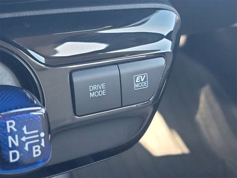 Used 2020 Toyota Prius LE image 29