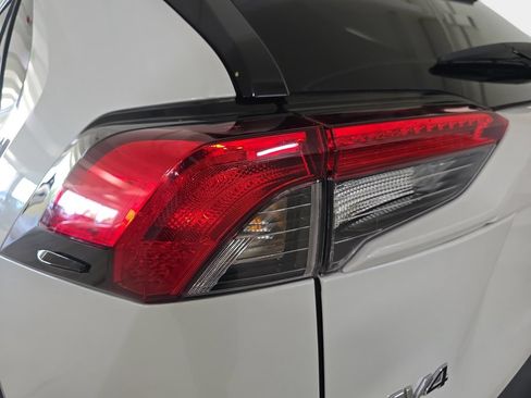 Used 2022 Toyota RAV4 XLE Premium AWD/4WD image 30