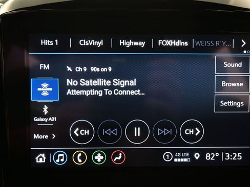 Used 2023 Chevrolet Traverse LT AWD/4WD image 18