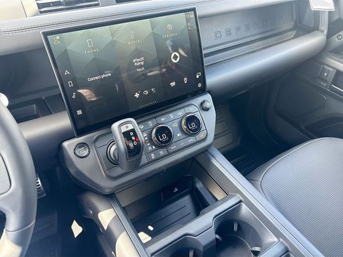 New 2026 Land Rover Defender 110 OCTA image 27