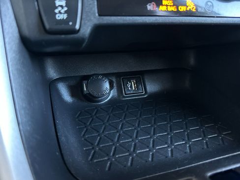 Used 2024 Toyota RAV4 XLE AWD/4WD image 27