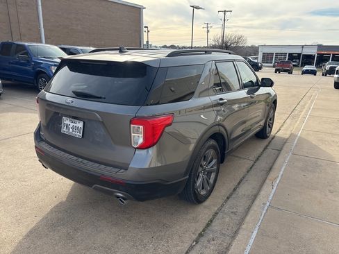 Used 2021 Ford Explorer XLT w/ Equipment Group 202A image 3