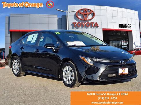 Certified 2025 Toyota Corolla LE image 1