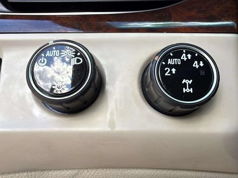 Used 2016 Cadillac Escalade Premium AWD/4WD image 17