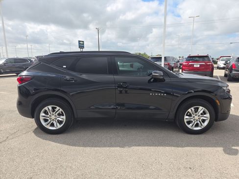 Used 2022 Chevrolet Blazer LT FWD image 2