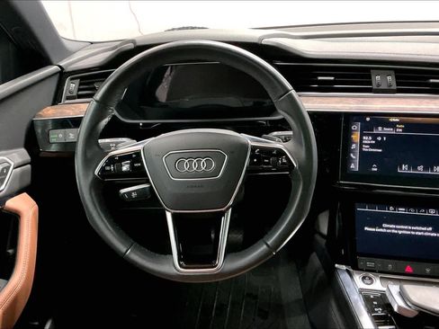Used 2022 Audi e-tron Premium image 8