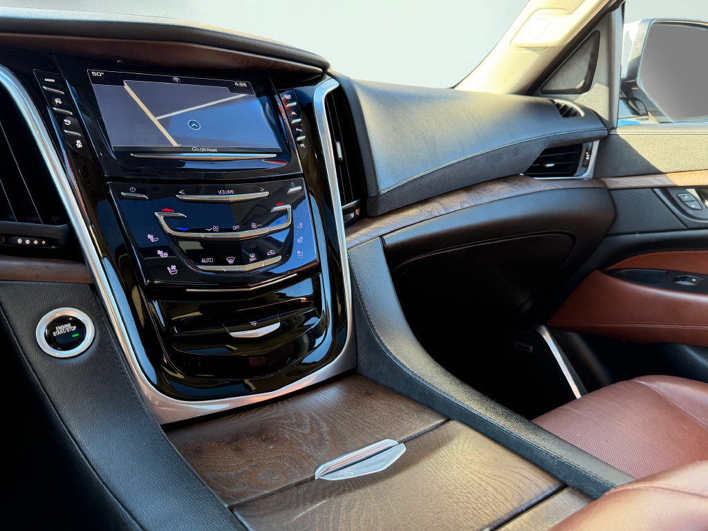 Used 2019 Cadillac Escalade Premium Luxury AWD/4WD image 27