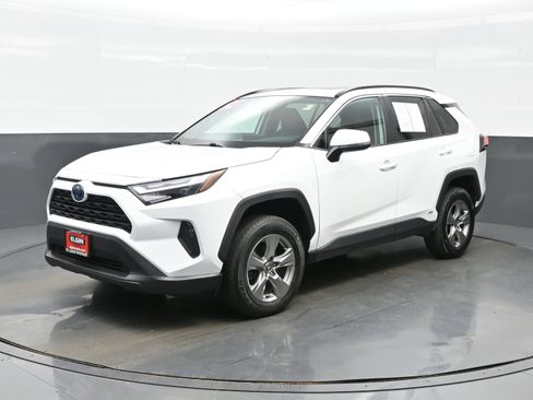 Used 2024 Toyota RAV4 XLE w/ Convenience Package AWD/4WD image 2