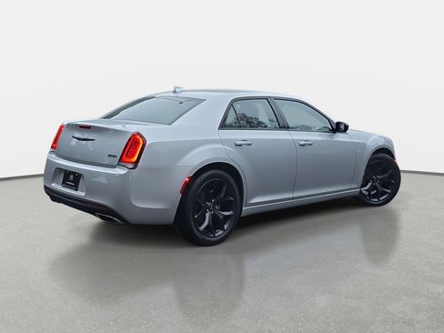Used 2023 Chrysler 300 Touring w/ Sport Appearance Package image 5