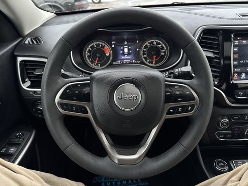 Used 2021 Jeep Cherokee Limited image 17