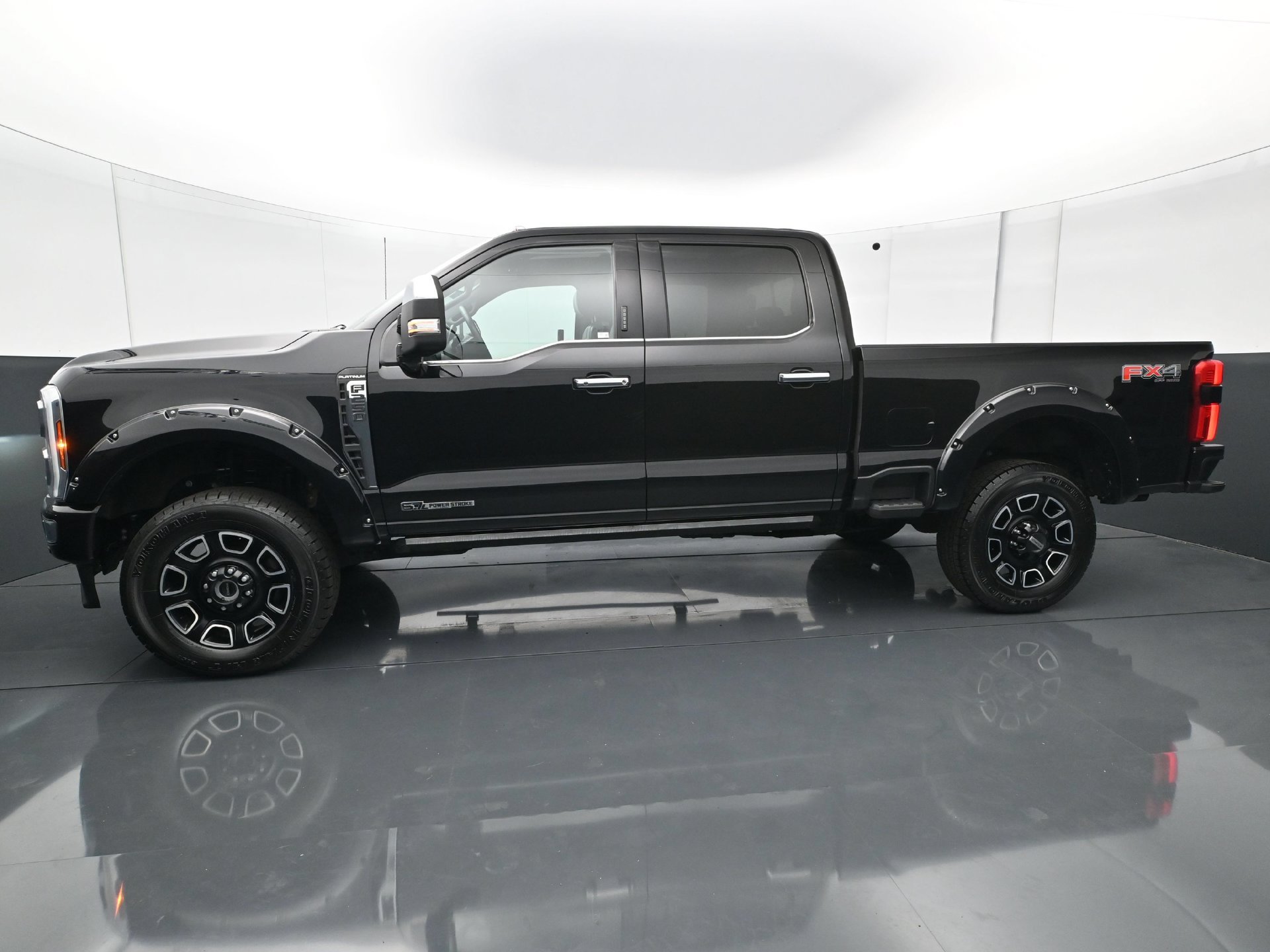 Used 2024 Ford F250 Platinum AWD/4WD image 3