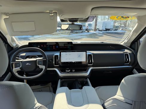 New 2025 Ford Expedition Max Platinum w/ Platinum Ultimate Package image 9