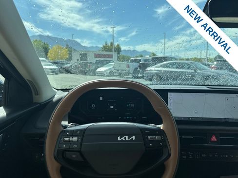 Used 2025 Kia EV6 Wind RWD image 20