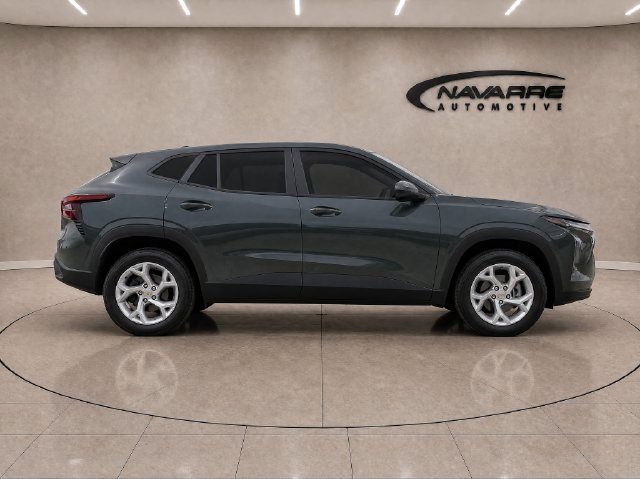 Used 2026 Chevrolet Trax LS w/ LS Convenience Package FWD image 9
