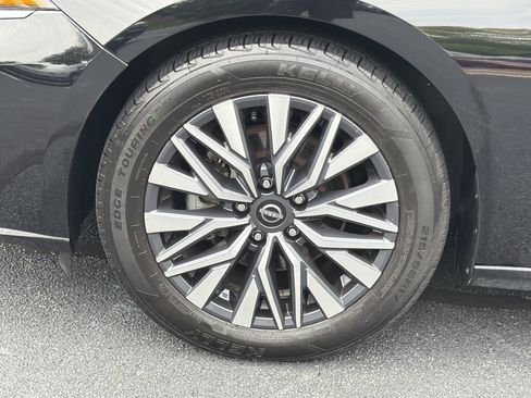 Used 2025 Nissan Altima 2.5 SV FWD image 27
