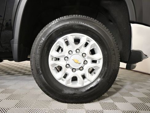 Used 2025 Chevrolet Silverado 3500 LTZ w/ LTZ Convenience Package AWD/4WD image 12