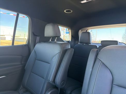 Used 2025 Chevrolet Traverse LT image 22