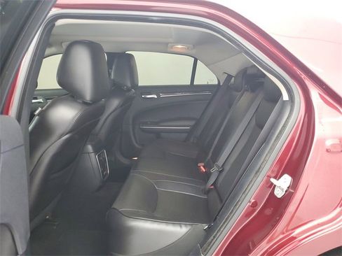 Used 2020 Chrysler 300 Limited image 10
