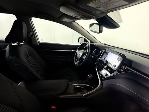 Used 2024 Toyota Camry SE w/ Convenience Package image 30