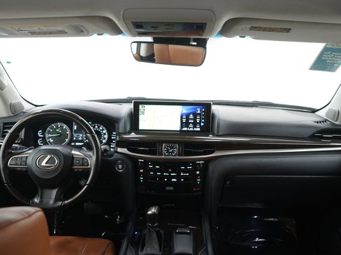Used 2021 Lexus LX 570 4WD w/ Luxury Package image 14