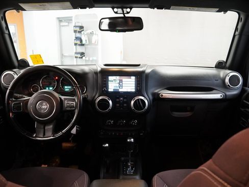 Used 2014 Jeep Wrangler Unlimited Sahara w/ Dual Top Group image 17