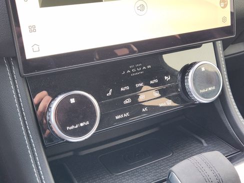 Certified 2023 Jaguar F-PACE R-Dynamic S AWD/4WD image 21