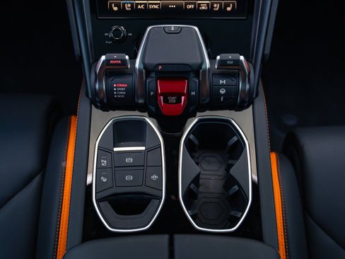 Used 2024 Lamborghini Urus S AWD/4WD image 35