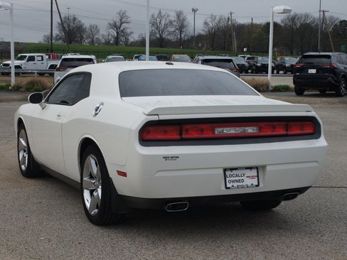 Used 2010 Dodge Challenger R/T image 11