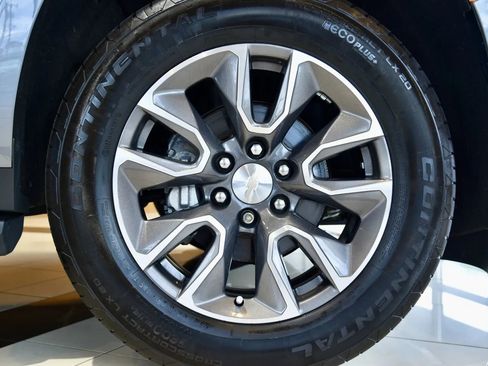 Used 2022 Chevrolet Tahoe LT w/ Luxury Package AWD/4WD image 10