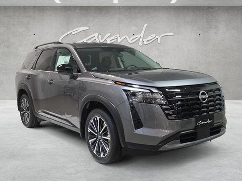 New 2026 Nissan Pathfinder Platinum FWD image 2