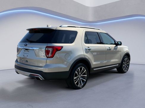 Used 2017 Ford Explorer Platinum AWD/4WD image 3