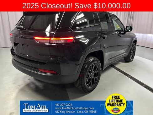 New 2025 Jeep Grand Cherokee Altitude image 7