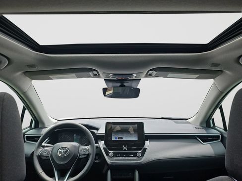 Used 2024 Toyota Corolla Cross LE w/ Moonroof Package FWD image 39