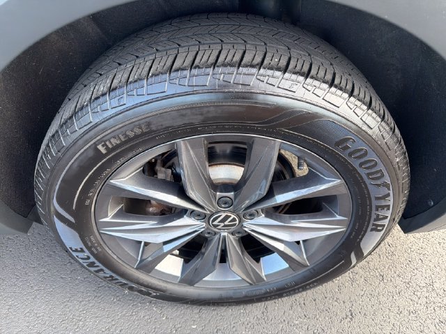 Used 2023 Volkswagen Tiguan SE w/ Panoramic Sunroof Package AWD/4WD image 27