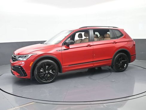 Used 2024 Volkswagen Tiguan SE R-Line FWD image 2