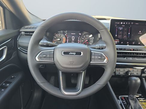 Used 2026 Jeep Compass Limited AWD/4WD image 14