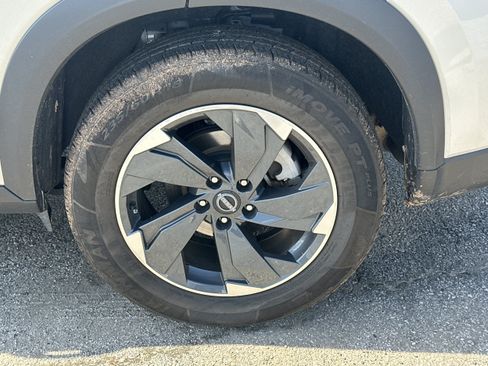 Used 2025 Nissan Rogue SV FWD image 19